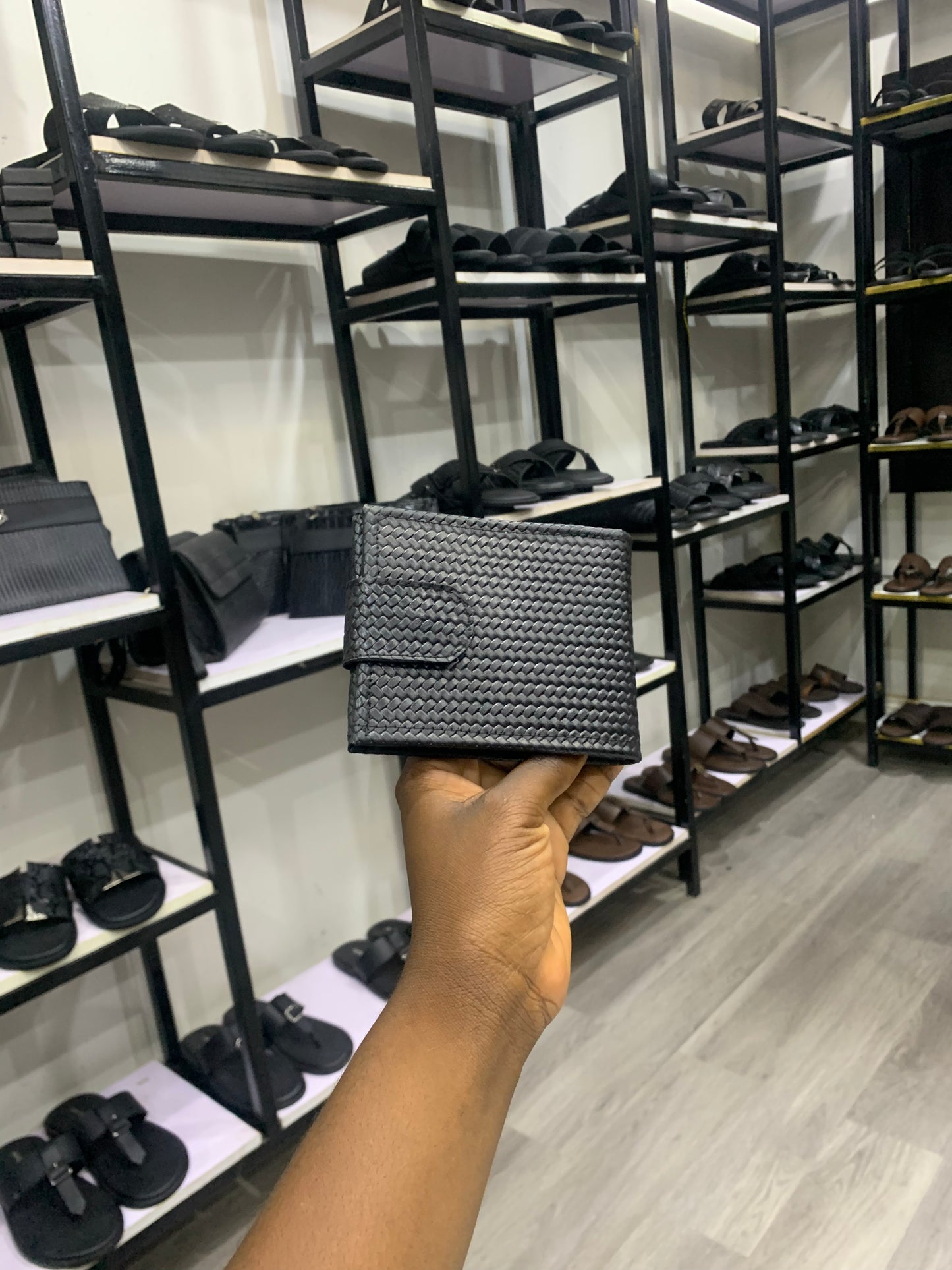 Black basket clip-wallet